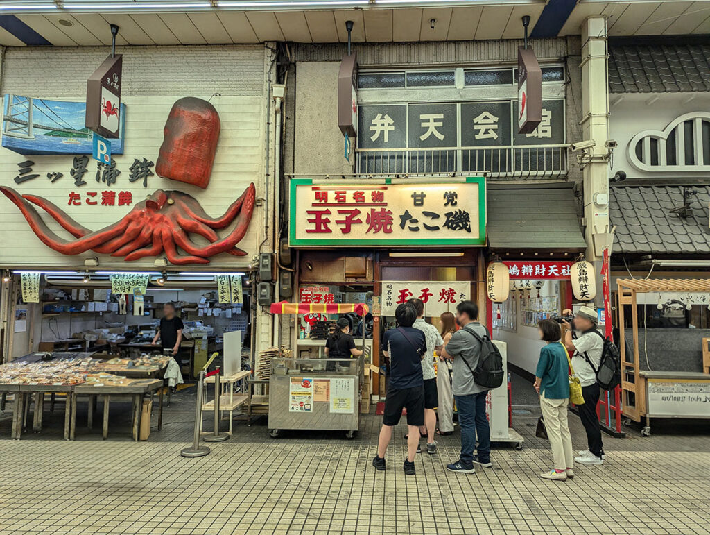 魚の棚商店街の賑わい