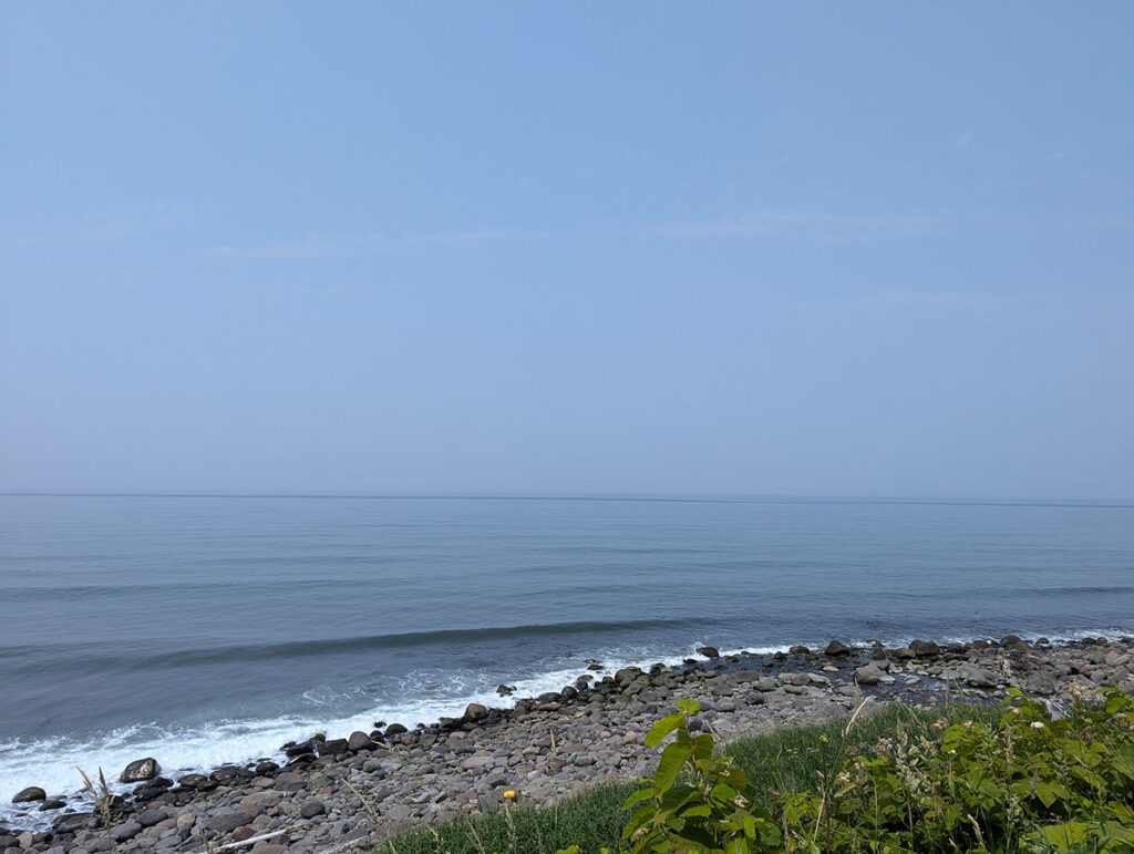 オホーツク海の海岸沿い