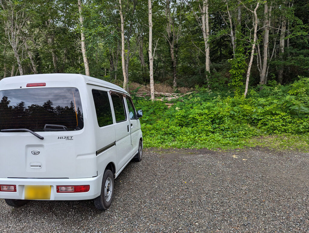 吹上温泉の駐車場にとめているハイゼットカーゴ