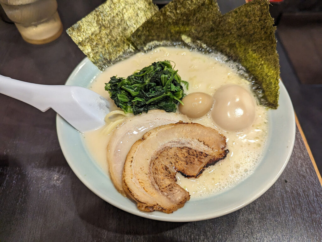 こくまろ豚骨スープのラーメン