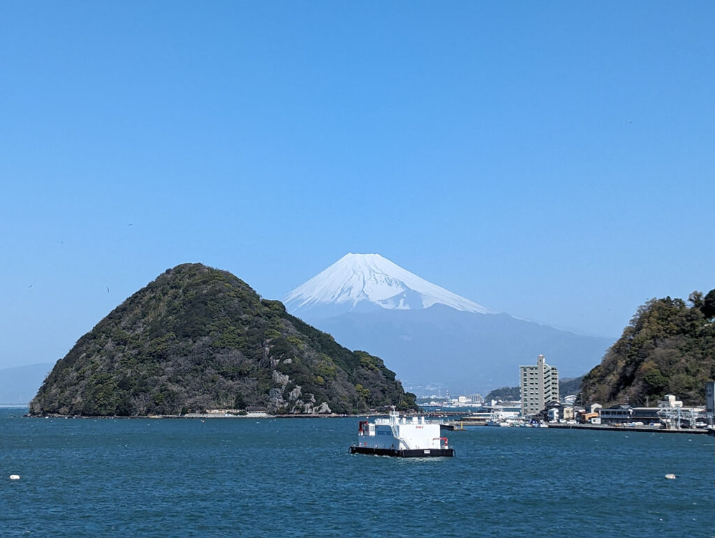 伊豆・三津シーパラダイスから見える富士山