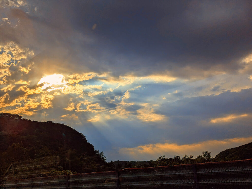 移動中のトマムの夕日。