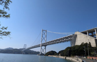 渡船で尾道～向島に向かう　向島大橋