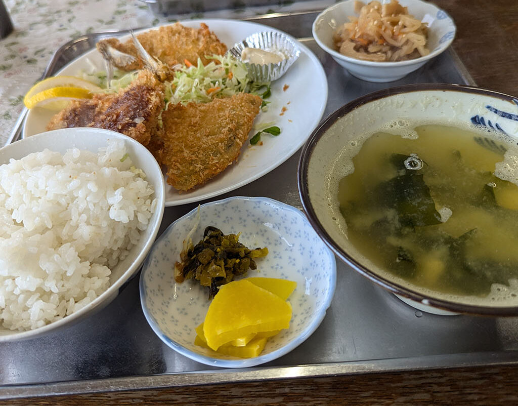 肉厚のアジフライ定食