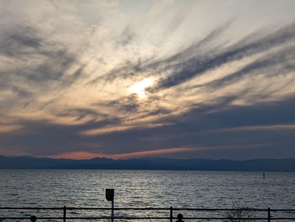 琵琶湖の夕日
