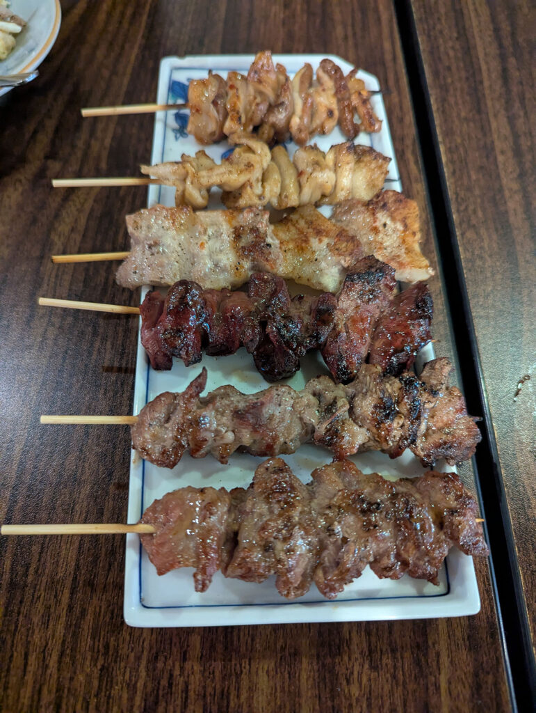 ぶたにく酒場 大門屋の焼きとん盛り合わせ(5種の串焼き)