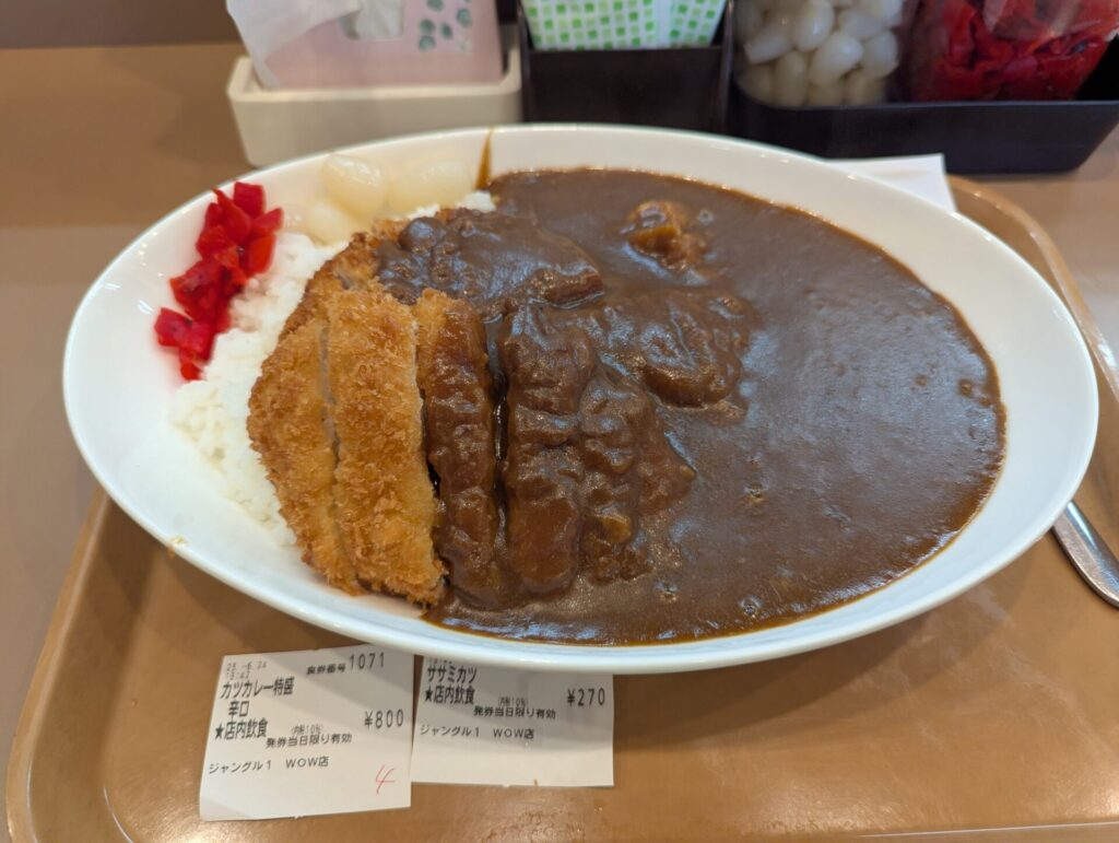 ジャングルカレーのカツカレー特盛にササミカツをトッピング